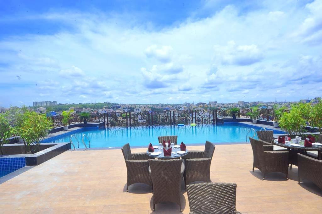 Pipul Padmaja Premium Hotel Bhubaneswar Exterior foto