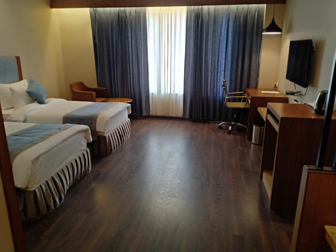 Pipul Padmaja Premium Hotel Bhubaneswar Exterior foto