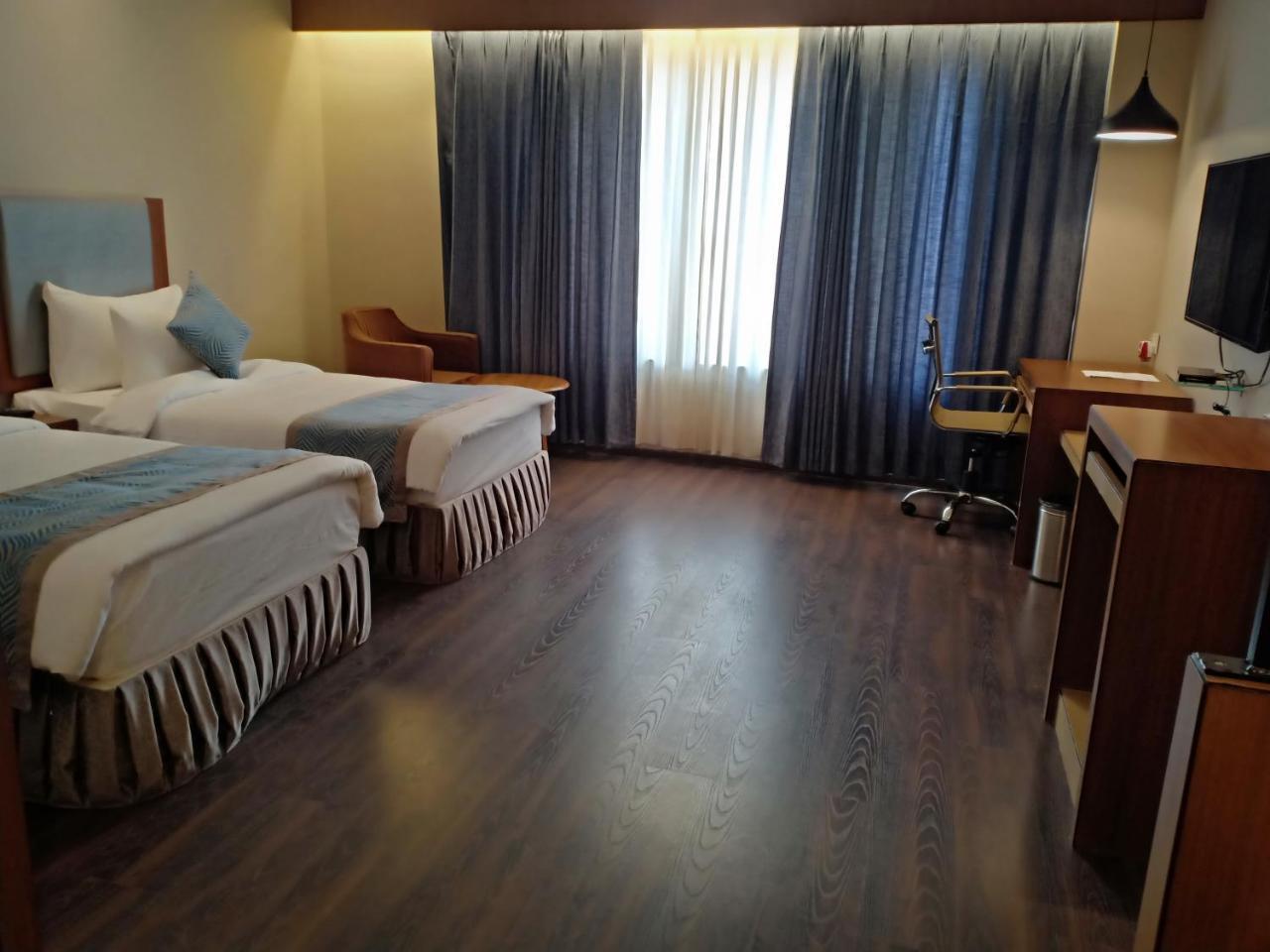Pipul Padmaja Premium Hotel Bhubaneswar Exterior foto