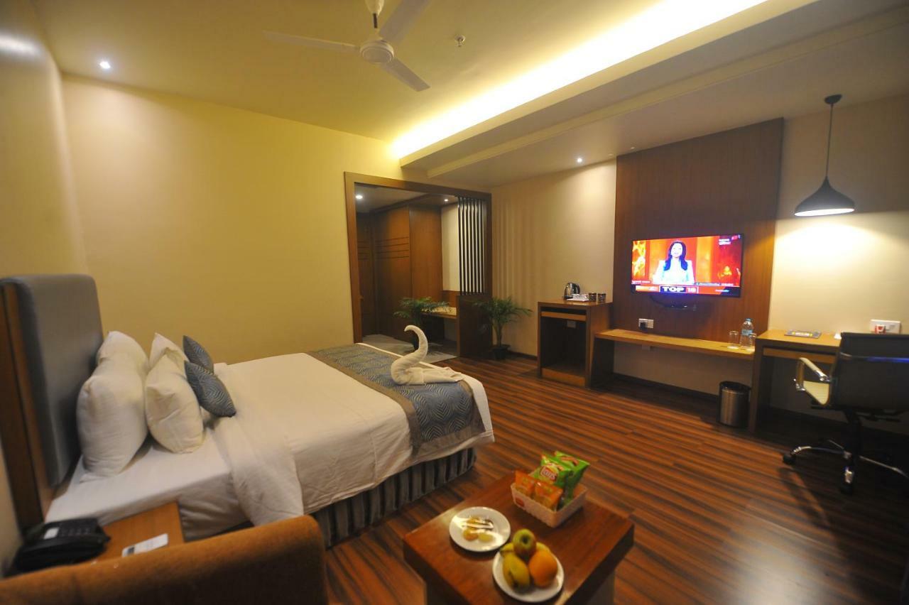 Pipul Padmaja Premium Hotel Bhubaneswar Exterior foto