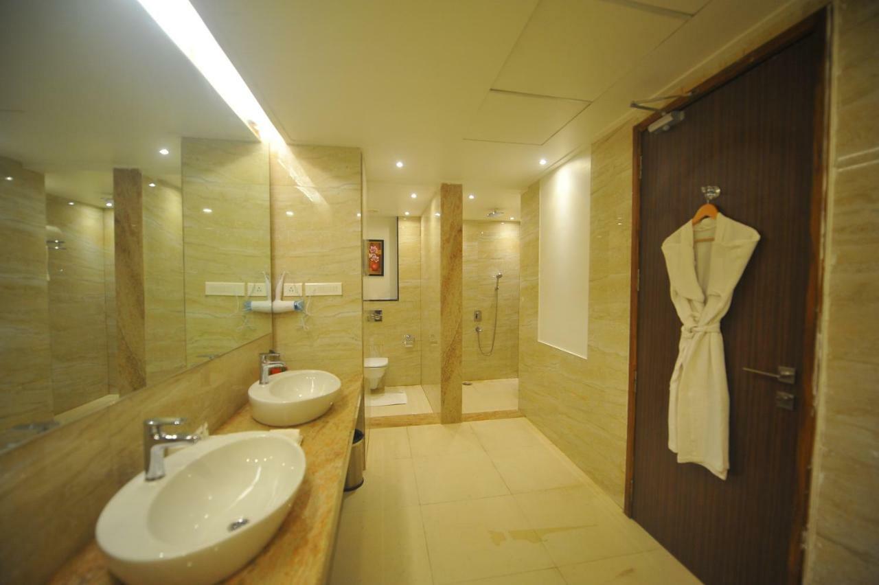 Pipul Padmaja Premium Hotel Bhubaneswar Exterior foto