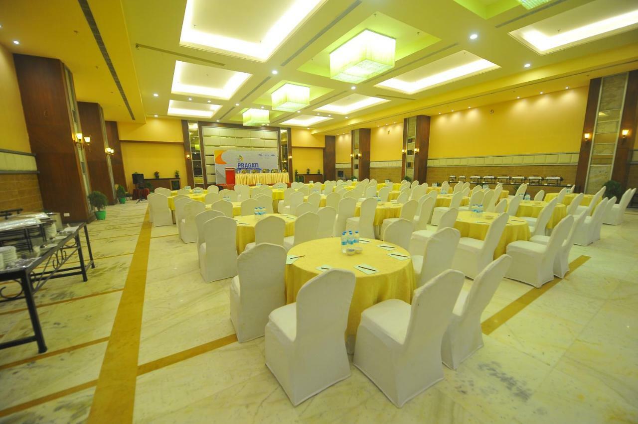 Pipul Padmaja Premium Hotel Bhubaneswar Exterior foto