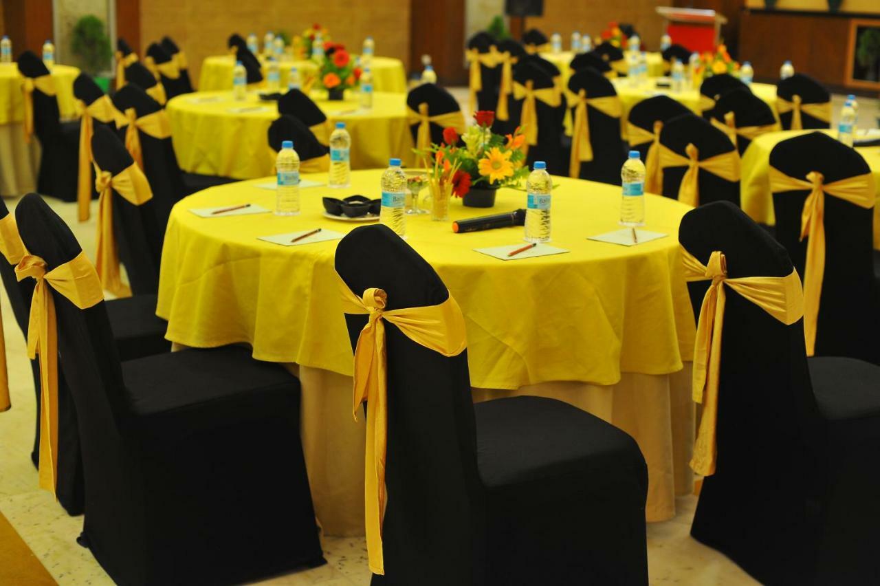 Pipul Padmaja Premium Hotel Bhubaneswar Exterior foto