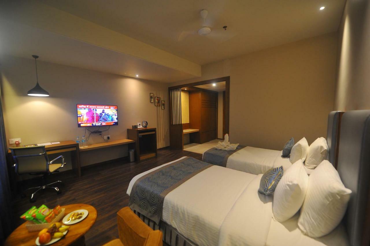 Pipul Padmaja Premium Hotel Bhubaneswar Exterior foto