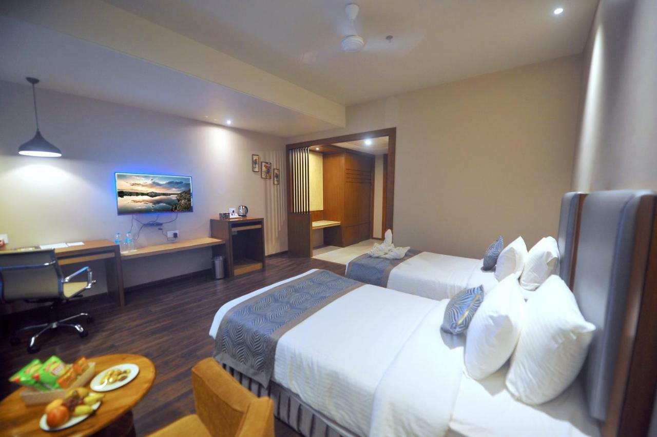 Pipul Padmaja Premium Hotel Bhubaneswar Exterior foto