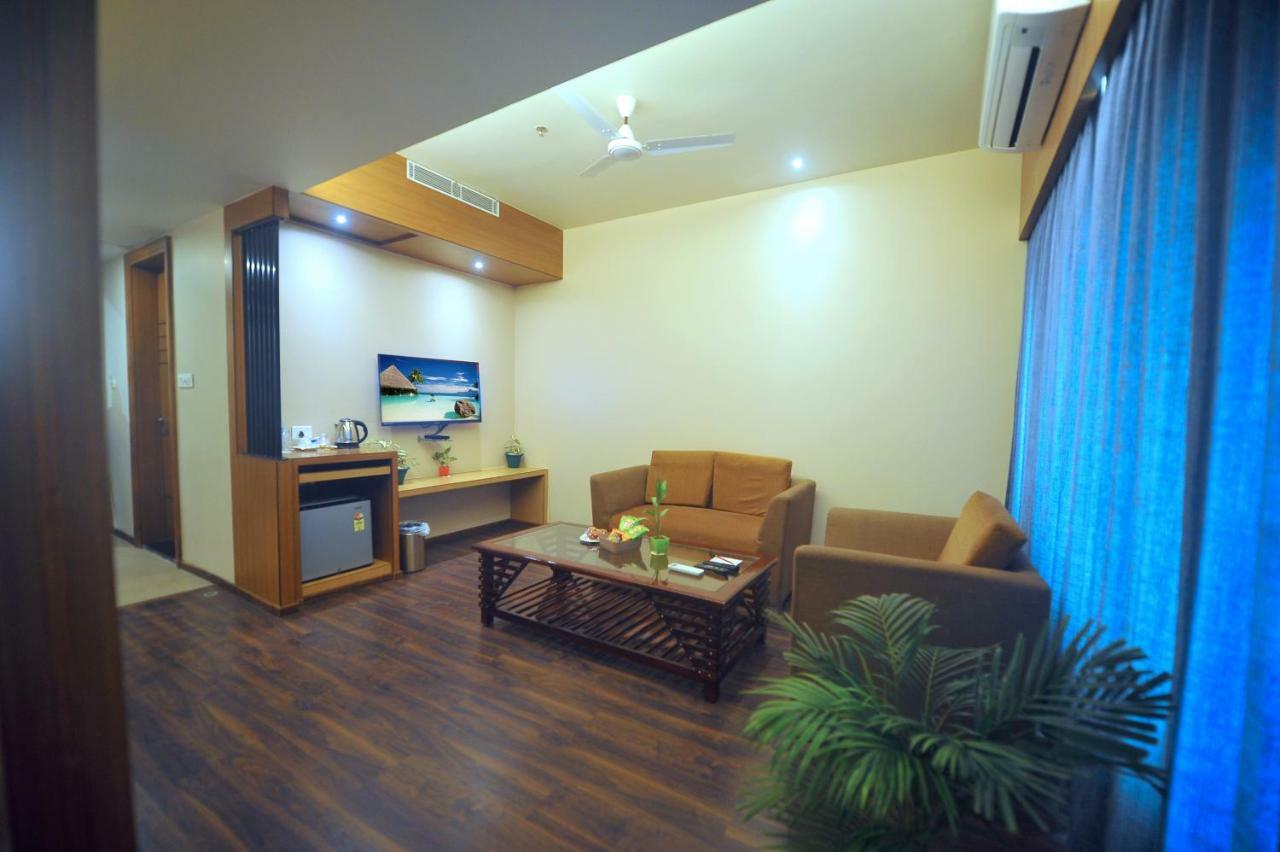 Pipul Padmaja Premium Hotel Bhubaneswar Exterior foto