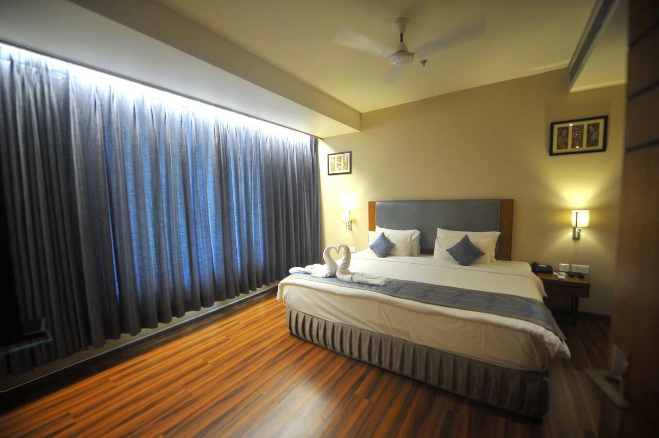 Pipul Padmaja Premium Hotel Bhubaneswar Exterior foto