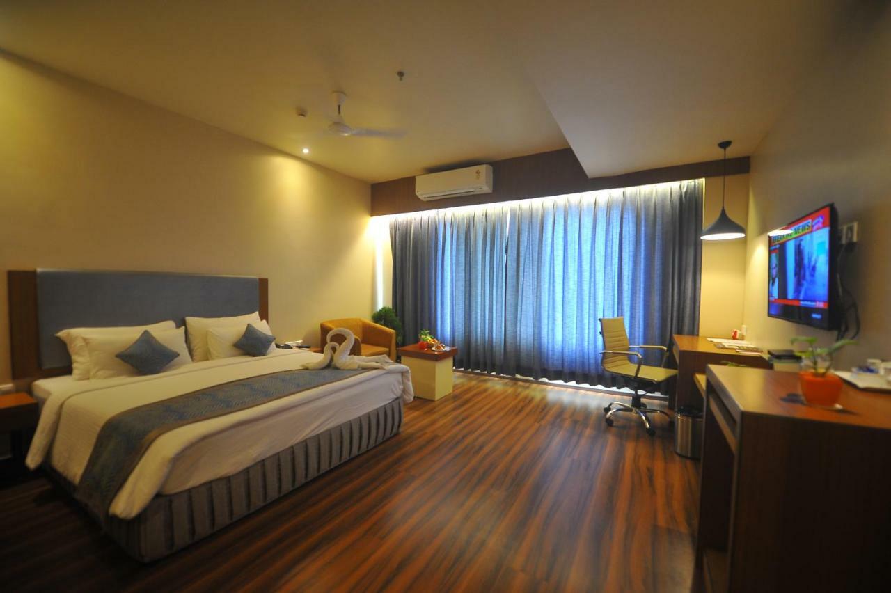 Pipul Padmaja Premium Hotel Bhubaneswar Exterior foto